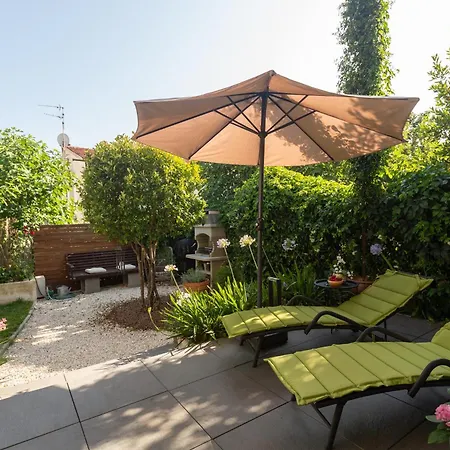 Carla With Garden וילה פורץ