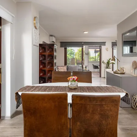 Carla With Garden * פורץ