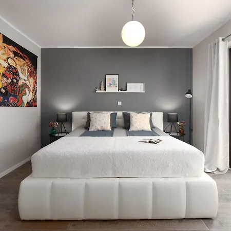 וילה Carla With Garden