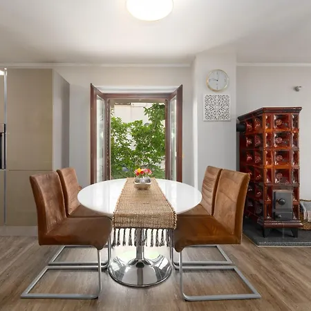 Carla With Garden וילה *