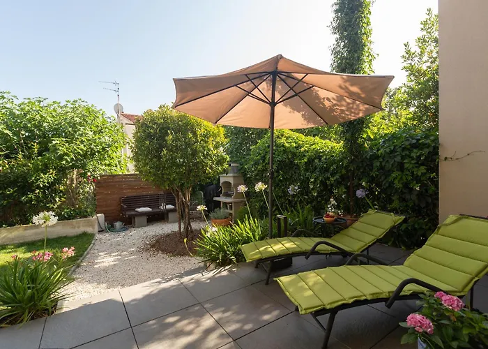 Carla With Garden Villa Poreč