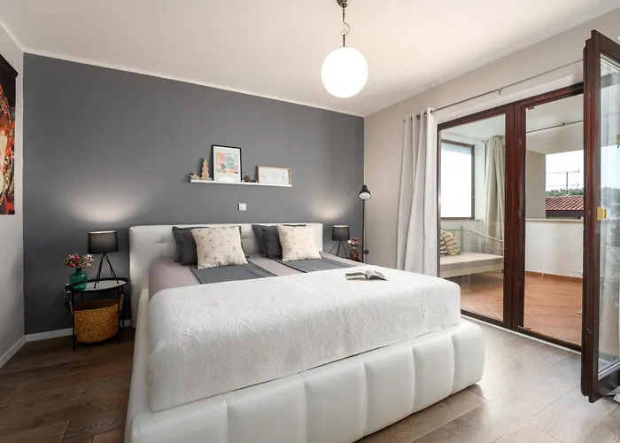 Villa Carla With Garden