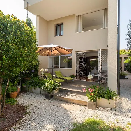 Villa Carla With Garden Poreč