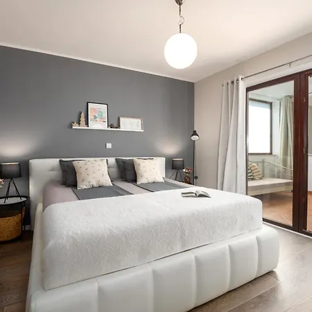 Villa Carla With Garden