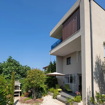 Carla With Garden Villa Poreč